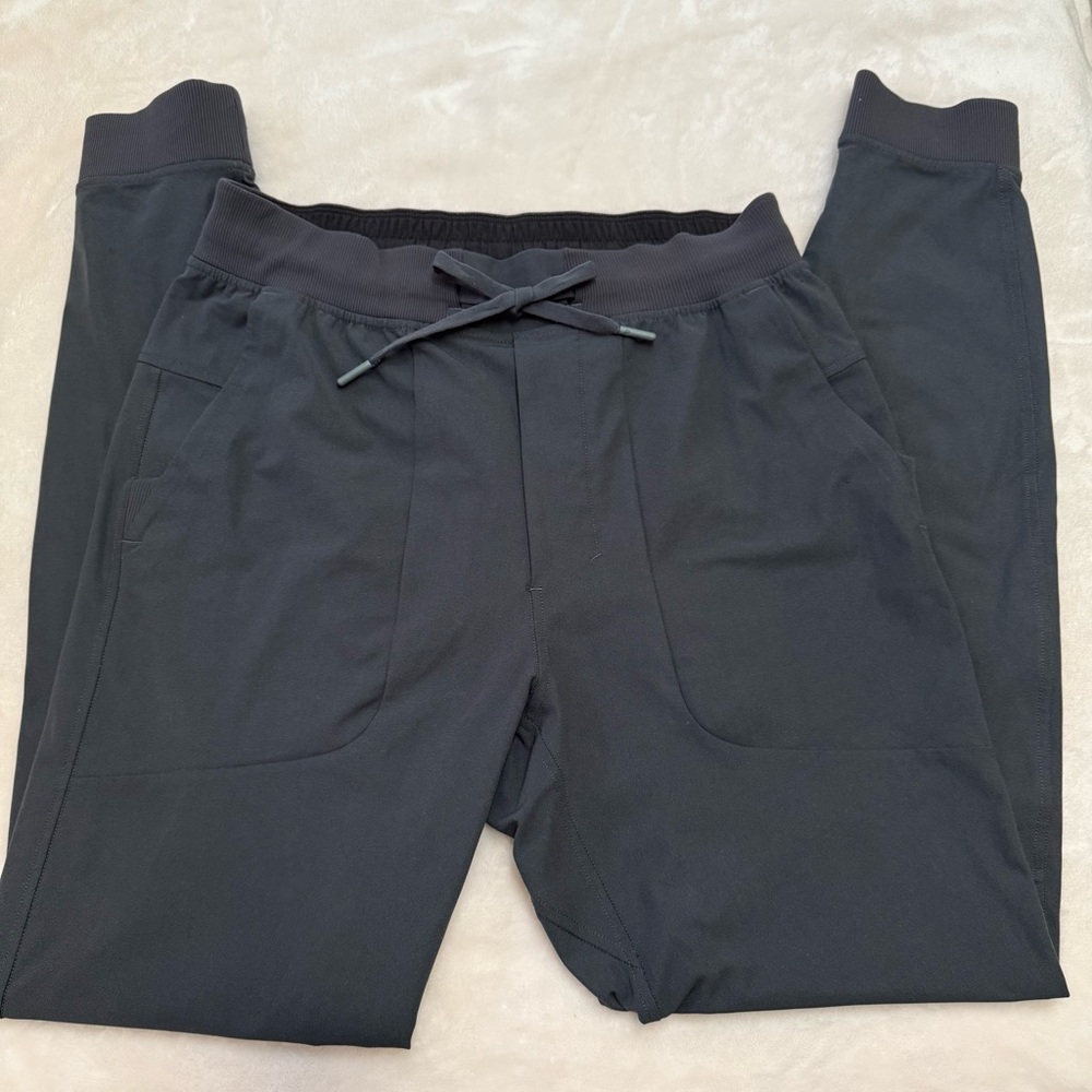 Lululemon Men's skinny short ABC jogger pants